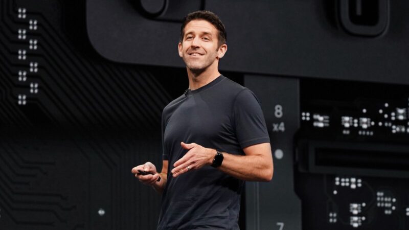 [ลือ] John Ternus อาจจะกลายเป็น CEO คนต่อไปของ Apple?! แต่อดีตผู้บริหารเริ่มไม่แน่ใจว่าพร้อม