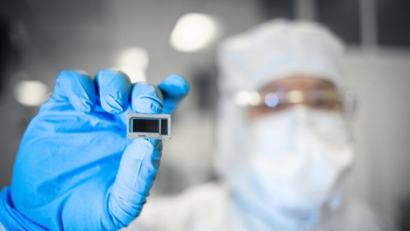 Apple หันมาซบชิป Intel อีก! เพื่อให้ตอบโจทย์นโยบาย Trump และลดการพึ่งพา TSMC