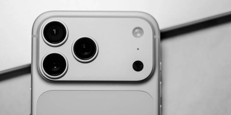 iPhone 18 Pro อาจอัปเดตกล้องครั้งใหญ่ ไม่ได้แข่งที่จำนวนเลนส์ เน้นรูรับแสงปรับได้ และ Telephoto